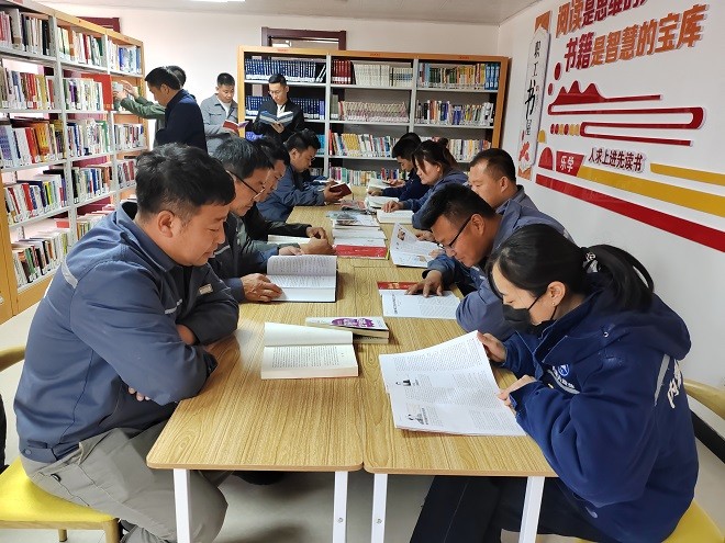 額鹽公司黨委組織開展“感黨恩 聽黨話 跟黨走”—母親湖畔閱經(jīng)典，共筑書香額鹽主題黨日活動(dòng)