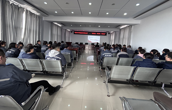 額吉淖爾制鹽有限公司工會與東烏旗工會等單位聯(lián)合開展“鑄牢中華民族共同體意識”——“助力鄉(xiāng)村振興 發(fā)揚(yáng)紅色輕騎兵精神 關(guān)愛職工暖心義診”大型志愿服務(wù)活動