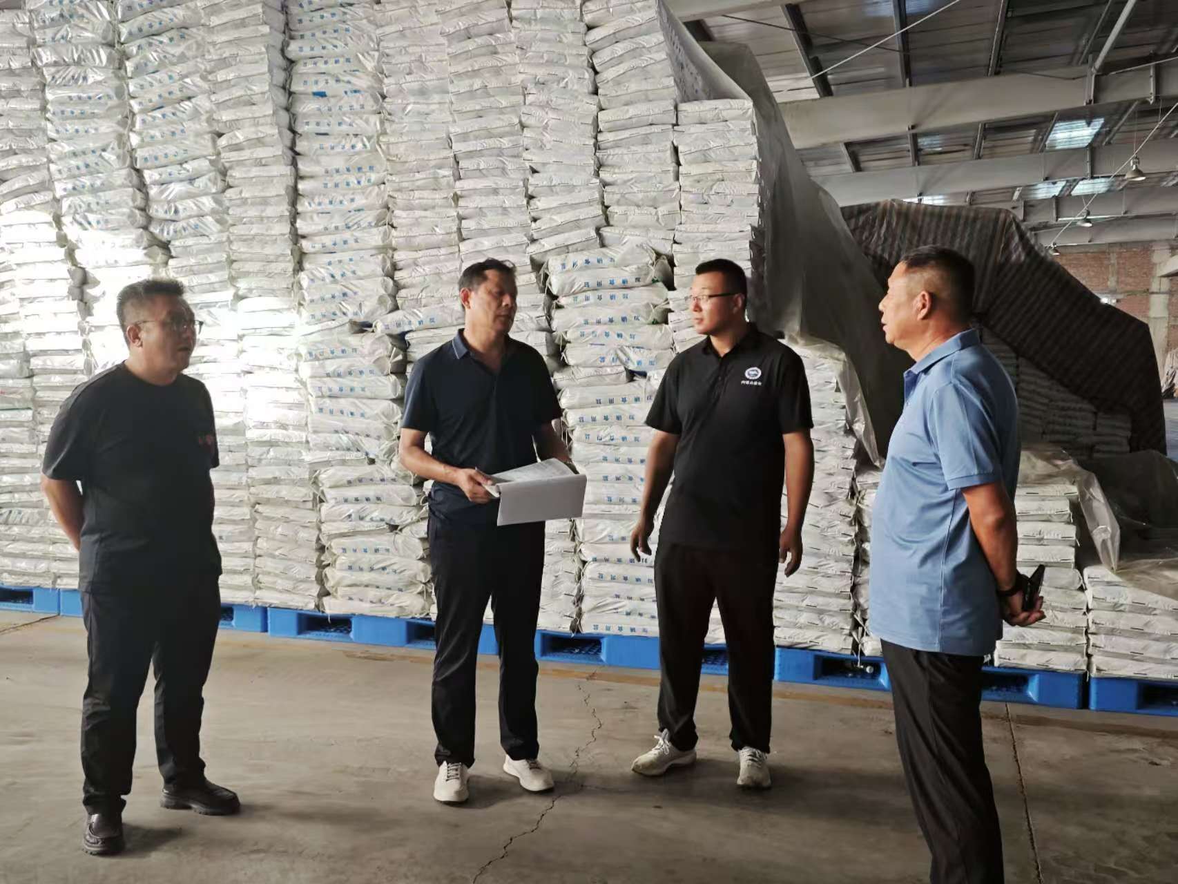 筑牢食鹽安全防線 盟工信局、盟公安、盟市場到額鹽公司 開展聯(lián)合監(jiān)督檢查
