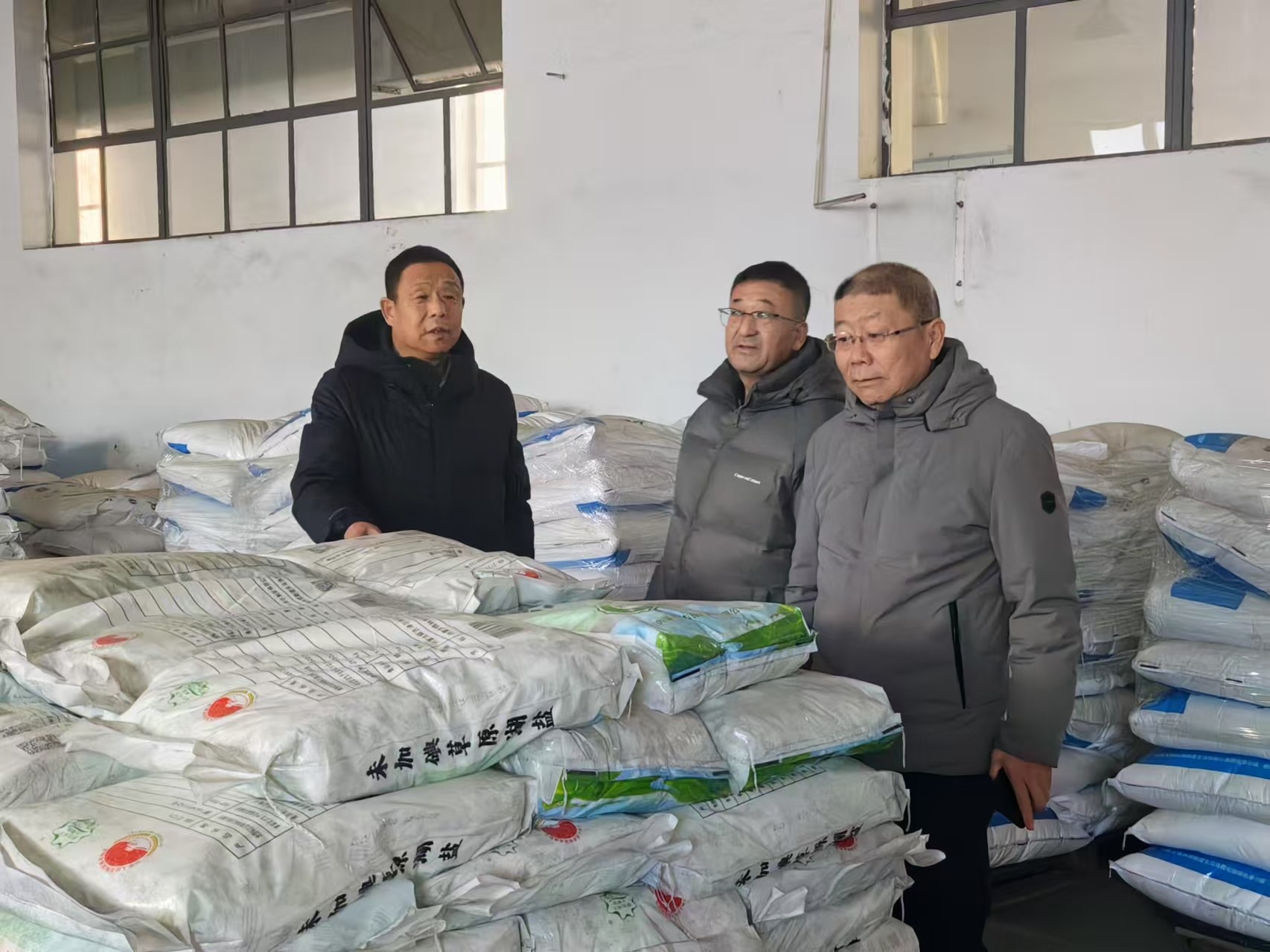 錫盟鹽業(yè)公司、額鹽公司聯(lián)合對張家口經(jīng)營部進行市場調(diào)研和年度經(jīng)營考核